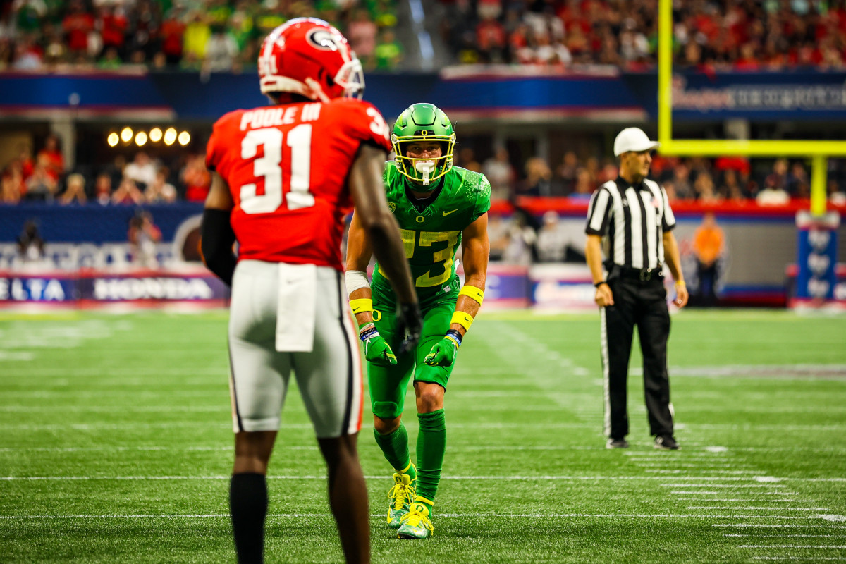 Oregon Ducks wide receiver Chase Cota lines up before snap against the Georgia Bulldogs.
